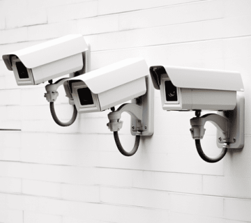 فنى تركيب كاميرات مراقبة